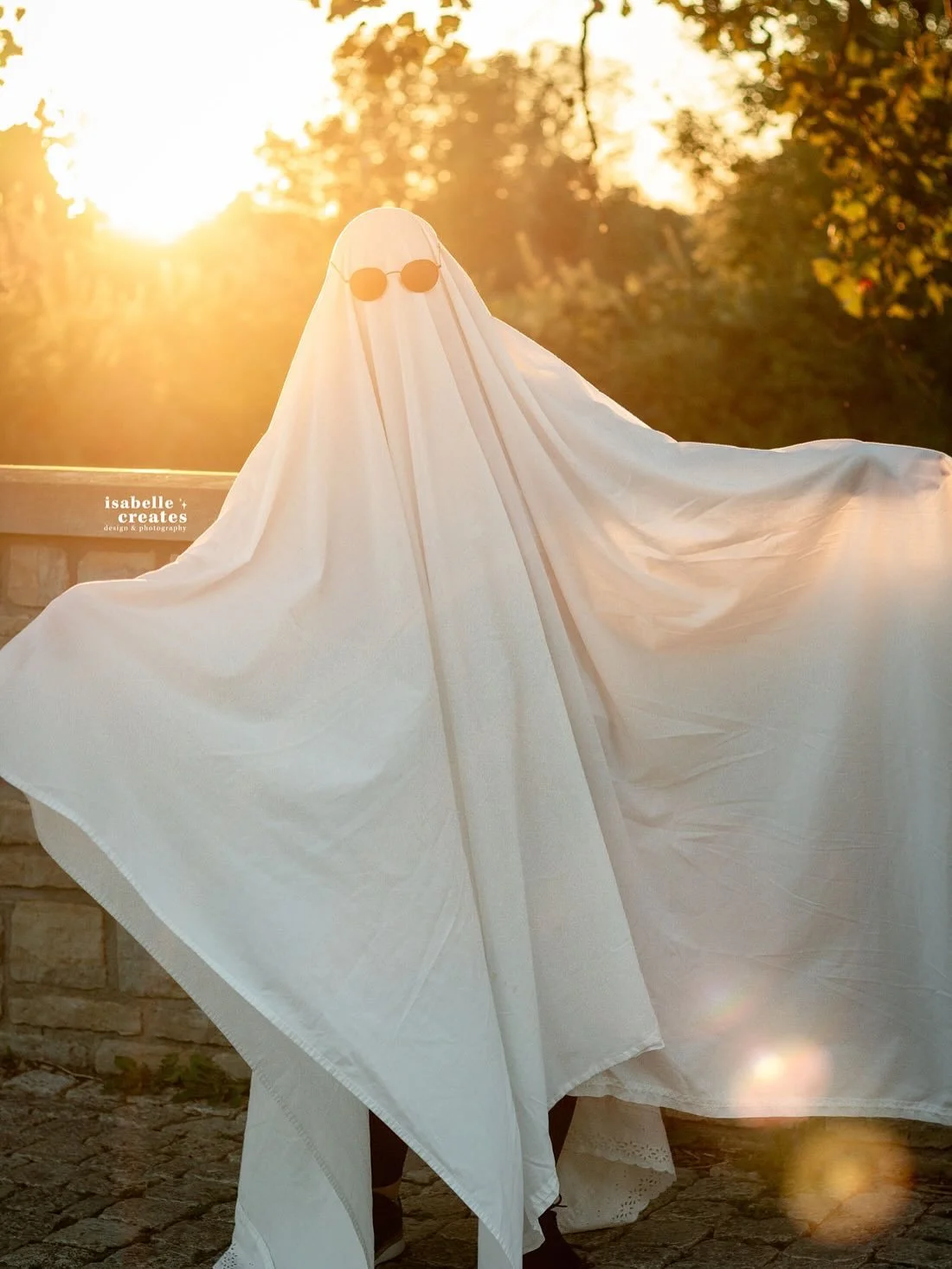Don&rsquo;t forget, I&rsquo;m still offering spooky sessions through September! I want to make you a ghost 👻 

Sign up for a photoshoot:
📸 $50 per person
💌 15+ edited photos
🌎 Choose Urban or Midwest vibes
🎁 Book now and get a FREE holographic g