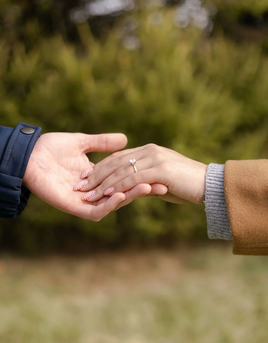 A moment for the gorgeous ring! 💍 He picked this out himself and it suits her so well!

. . . 
#christmasengagement #EngagementRing #RingShot #JustEngaged #SheSaidYes