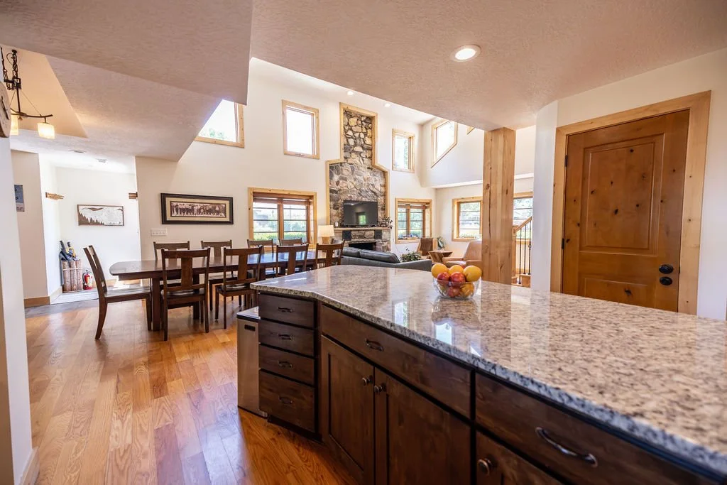 Kitchen & Dining Area