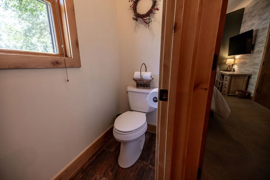 Alpine Loop Ensuite Bathroom