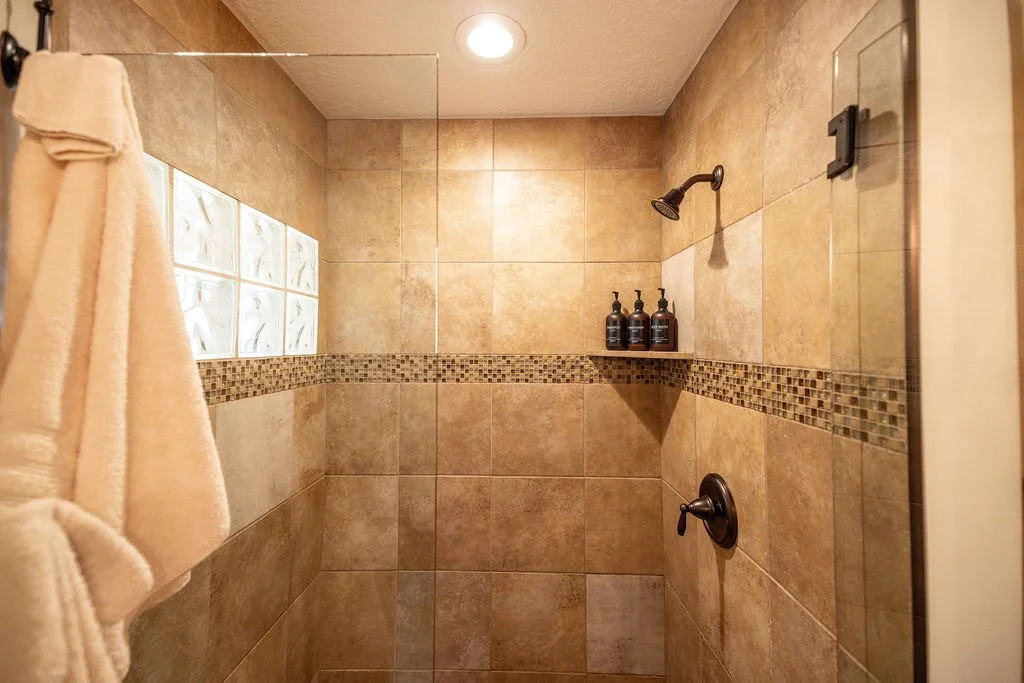 Alpine Loop Ensuite Bathroom