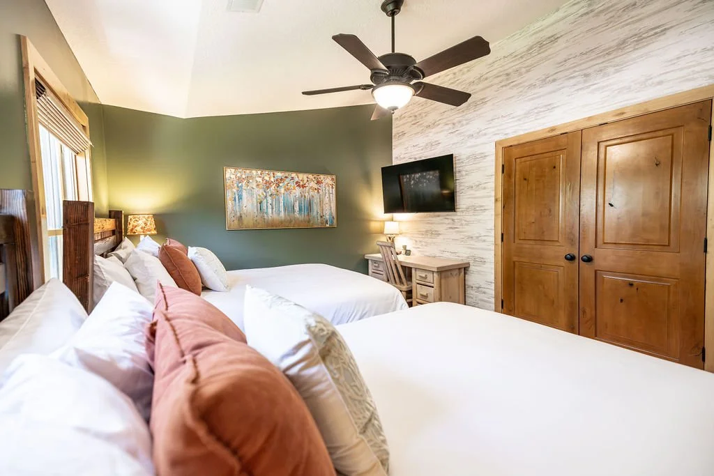 Alpine Loop Upstairs 2 Queen Bedroom