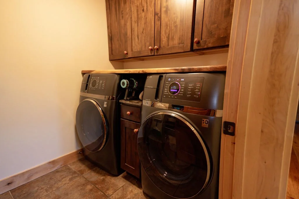 2 Washer/dryer units with automatic detergent dispenser