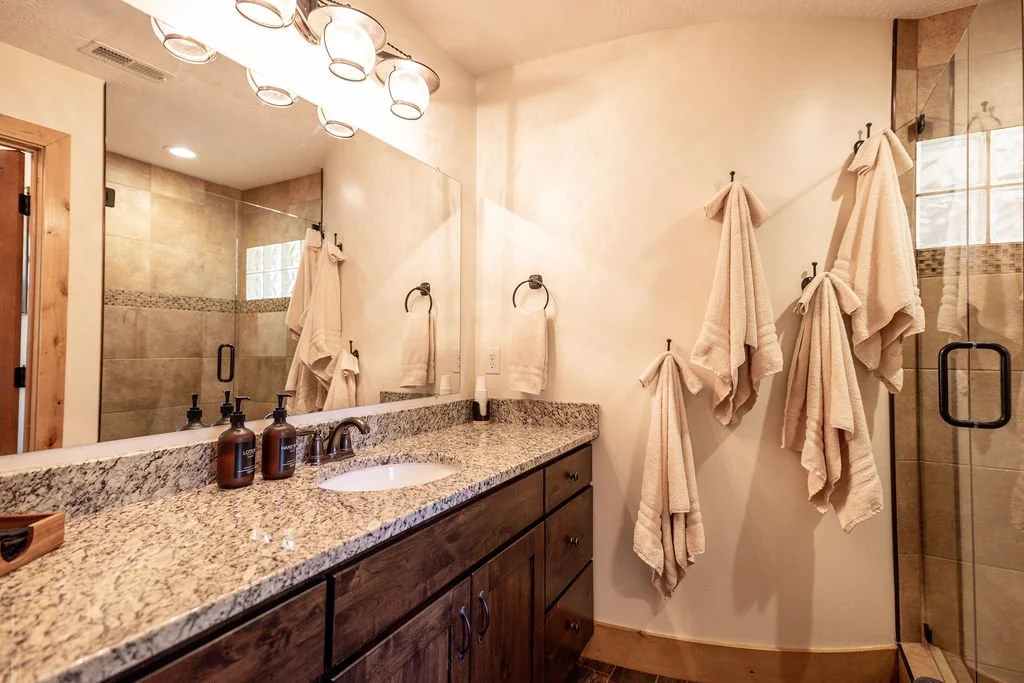 Alpine Loop Ensuite Bathroom