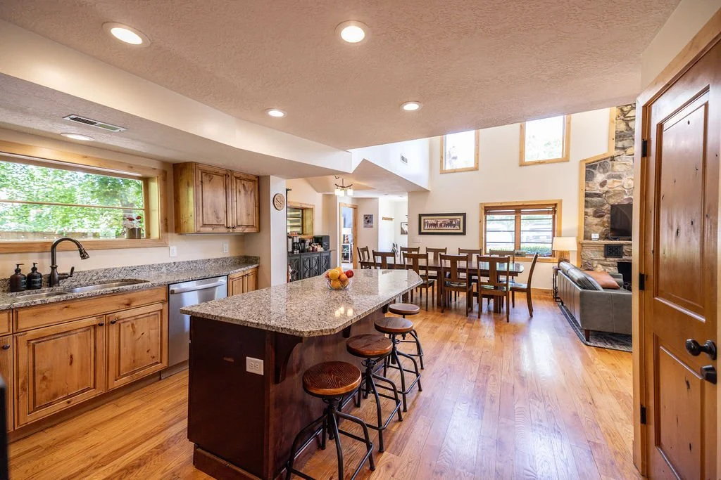 Kitchen & Dining area