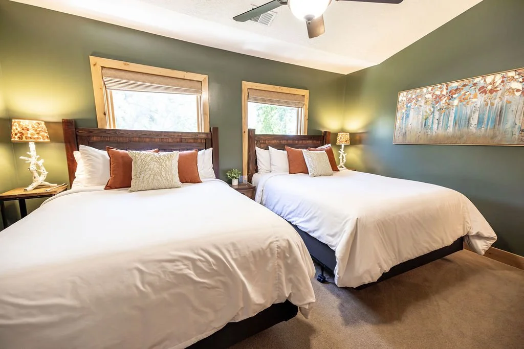 Alpine Loop Upstairs 2 Queen Bedroom