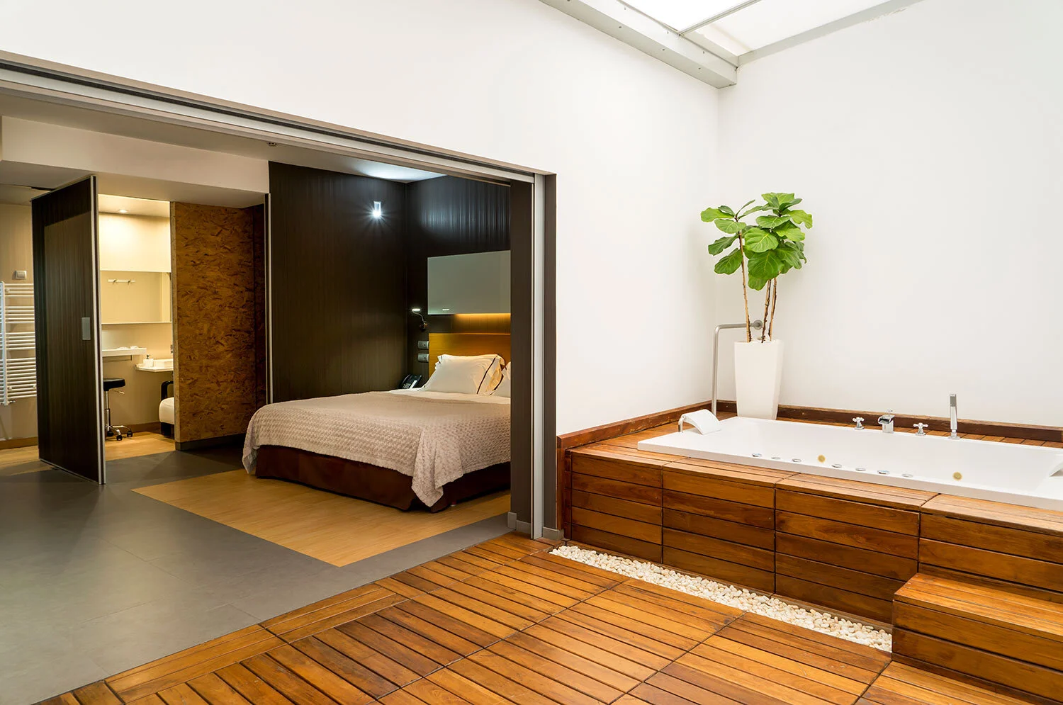 habitaciones de Lujo en Almagro, con jacuzzi, salón y todo el confort para una escapada dedujo