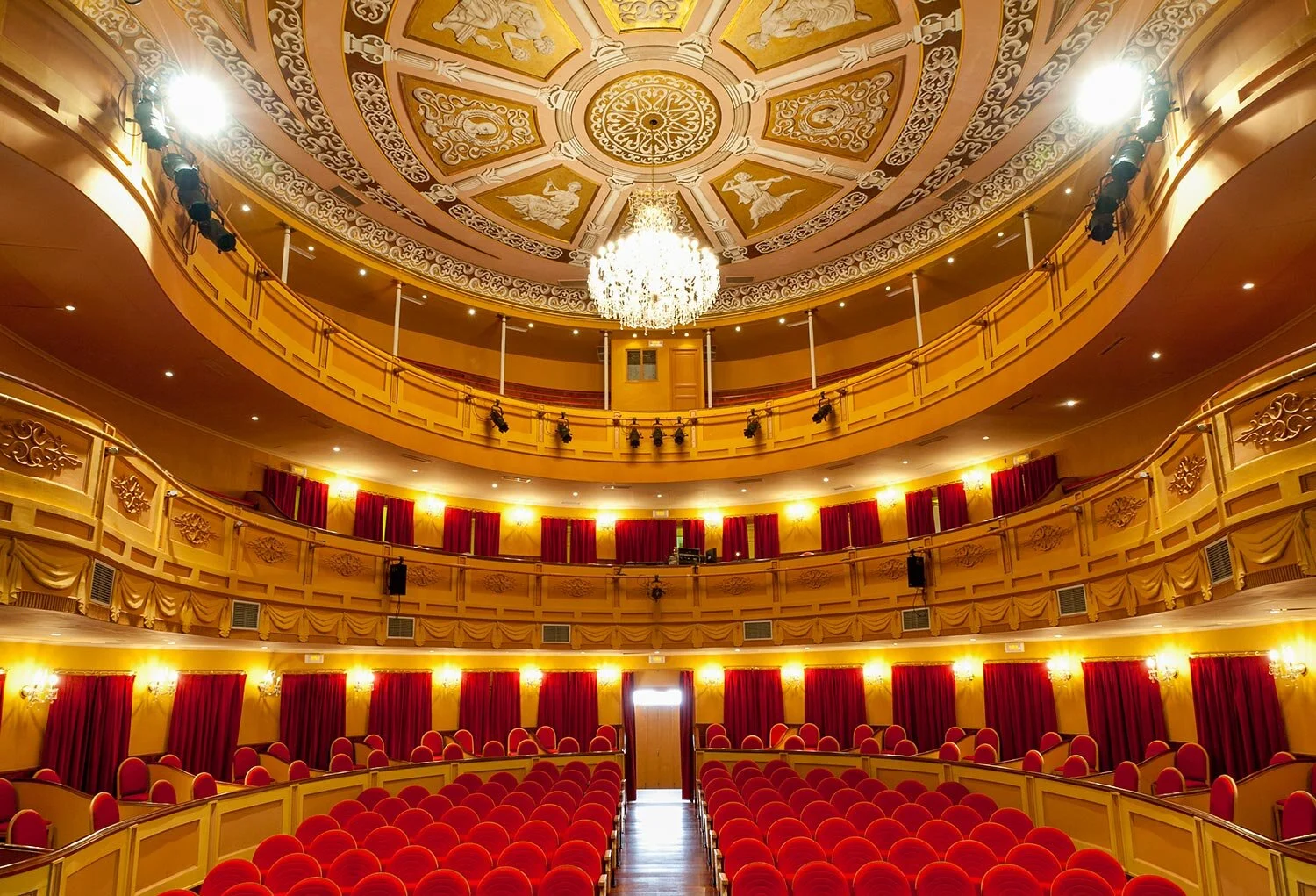 TEATRO-MUNICIPAL-DE-ALMAGRO.jpg