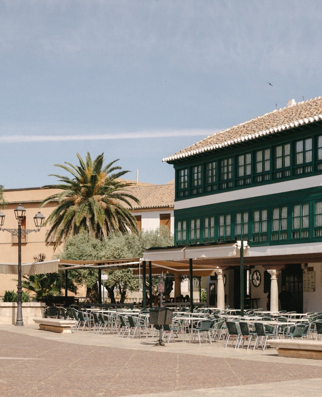 Primera raz&oacute;n por la que visitarnos en Semana Santa 👇

Nuestra Plaza Mayor, considerada una de las m&aacute;s bonitas de Espa&ntilde;a, lugar de encuentro de nuestro pueblo y probablemente donde pasar&aacute;s m&aacute;s tiempo sentad@ en una