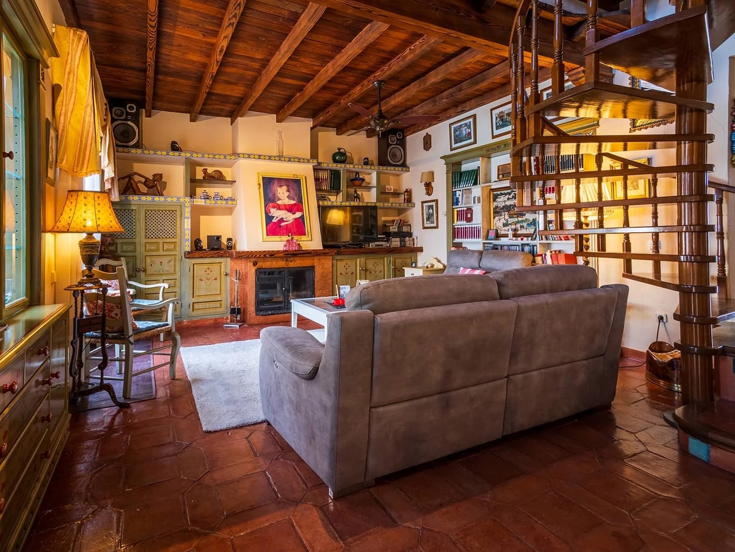 Espacioso Salón – La Casa del Obispo