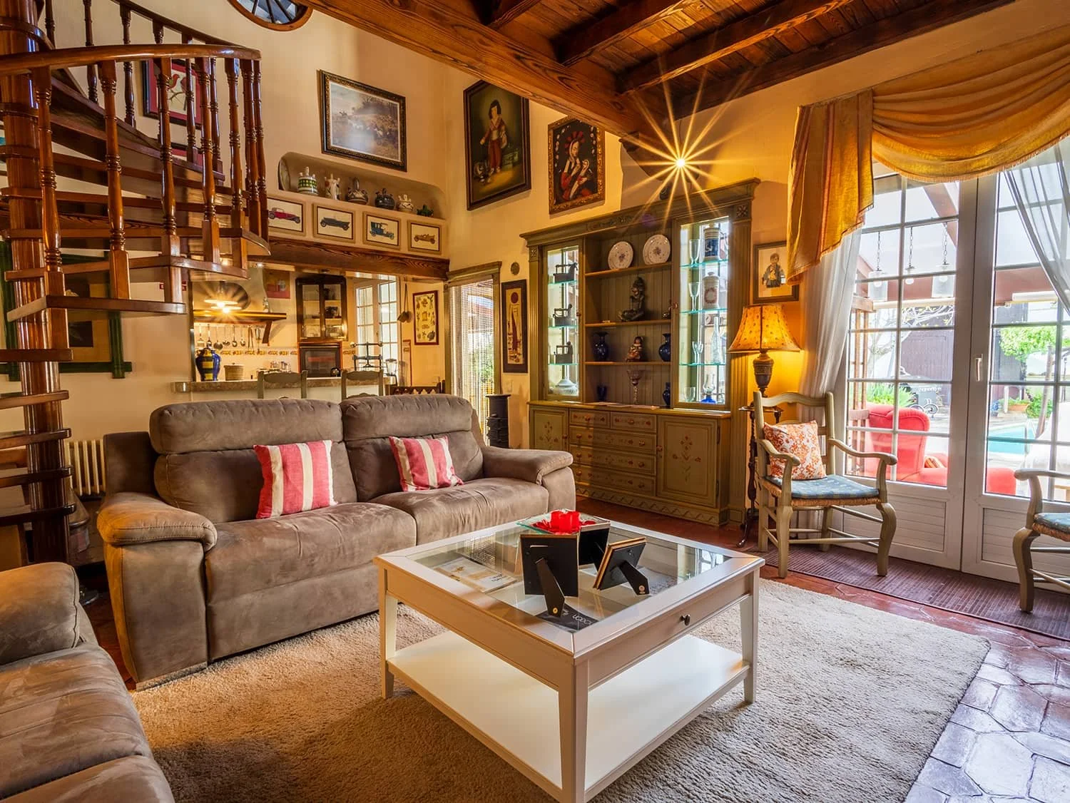 Luminoso salón - La Casa del Obispo Almagro