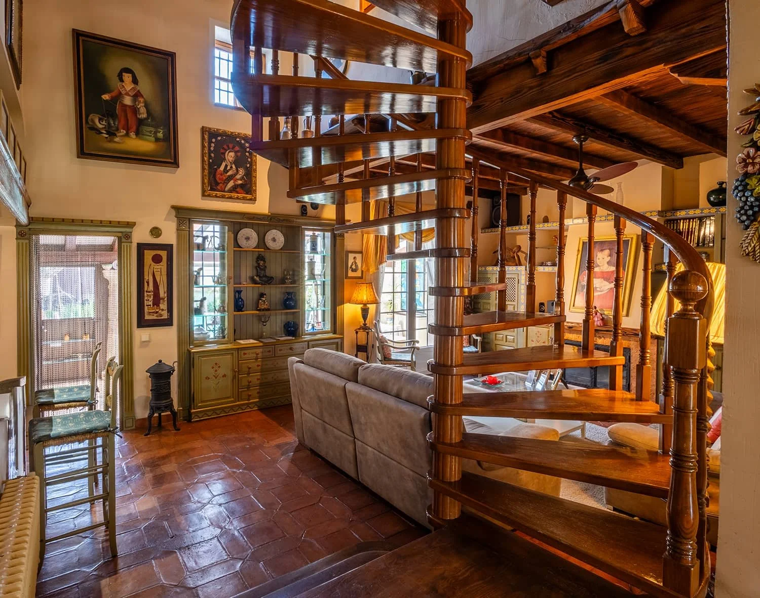 Amplio salón de la Casa del Obispo en Almagro