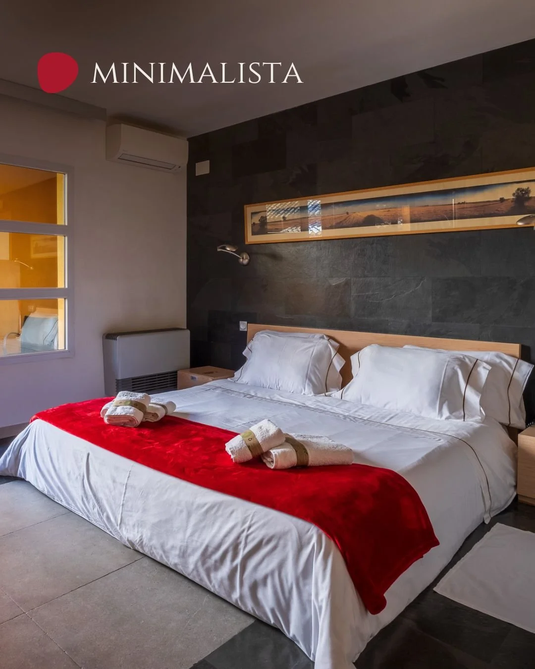 🖤 L&iacute;neas puras, luz suave y la calma que solo el minimalismo puede regalarte.

As&iacute; es la Suite 15: un refugio donde el dise&ntilde;o habla bajito, y cada rinc&oacute;n invita a parar.

🛁 Jacuzzi privado.

🎨 Vanguardismo que abraza.

