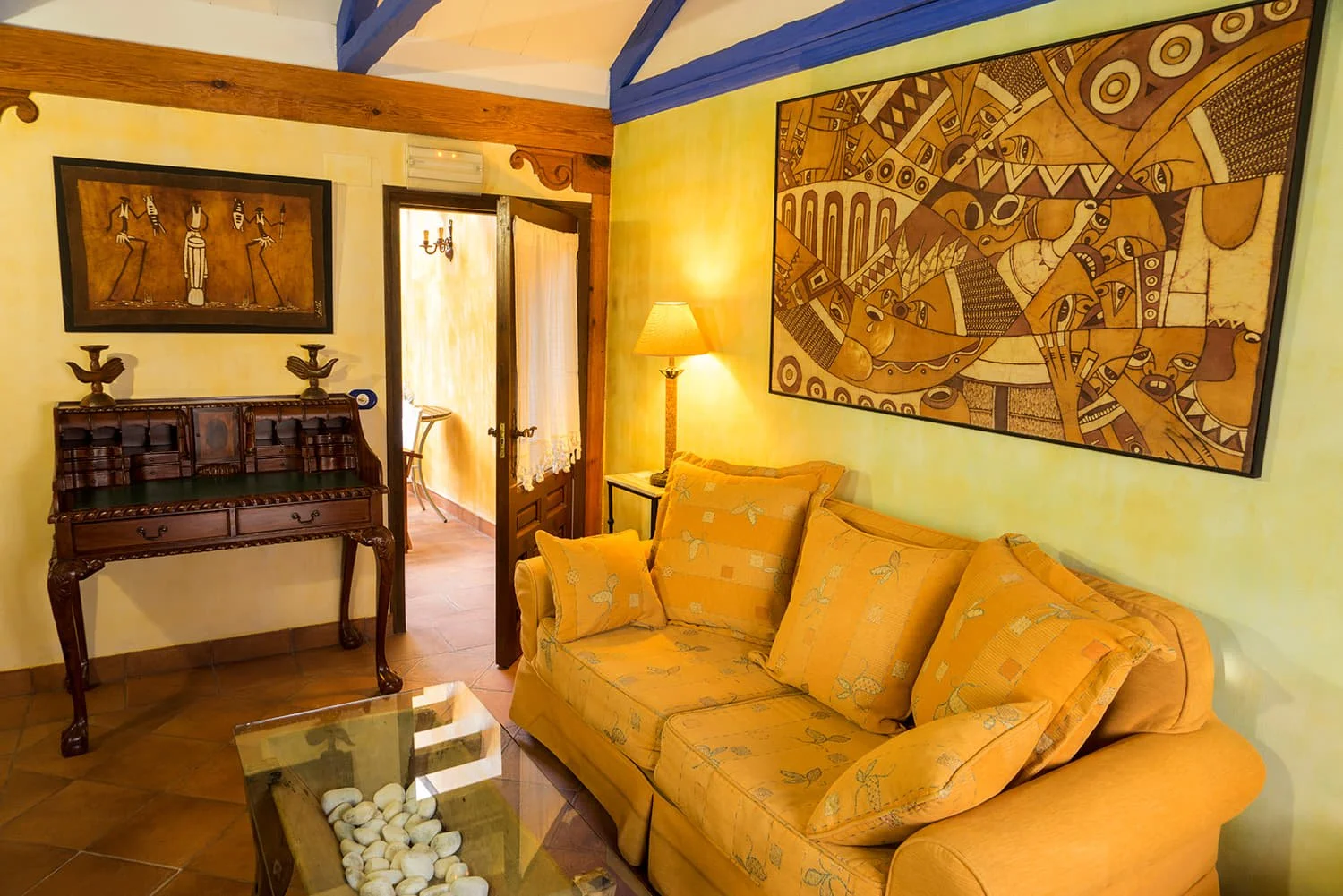 Salón de la Suite Rústica del hotel La Casa del Rector en Almagro, Castilla-La Mancha