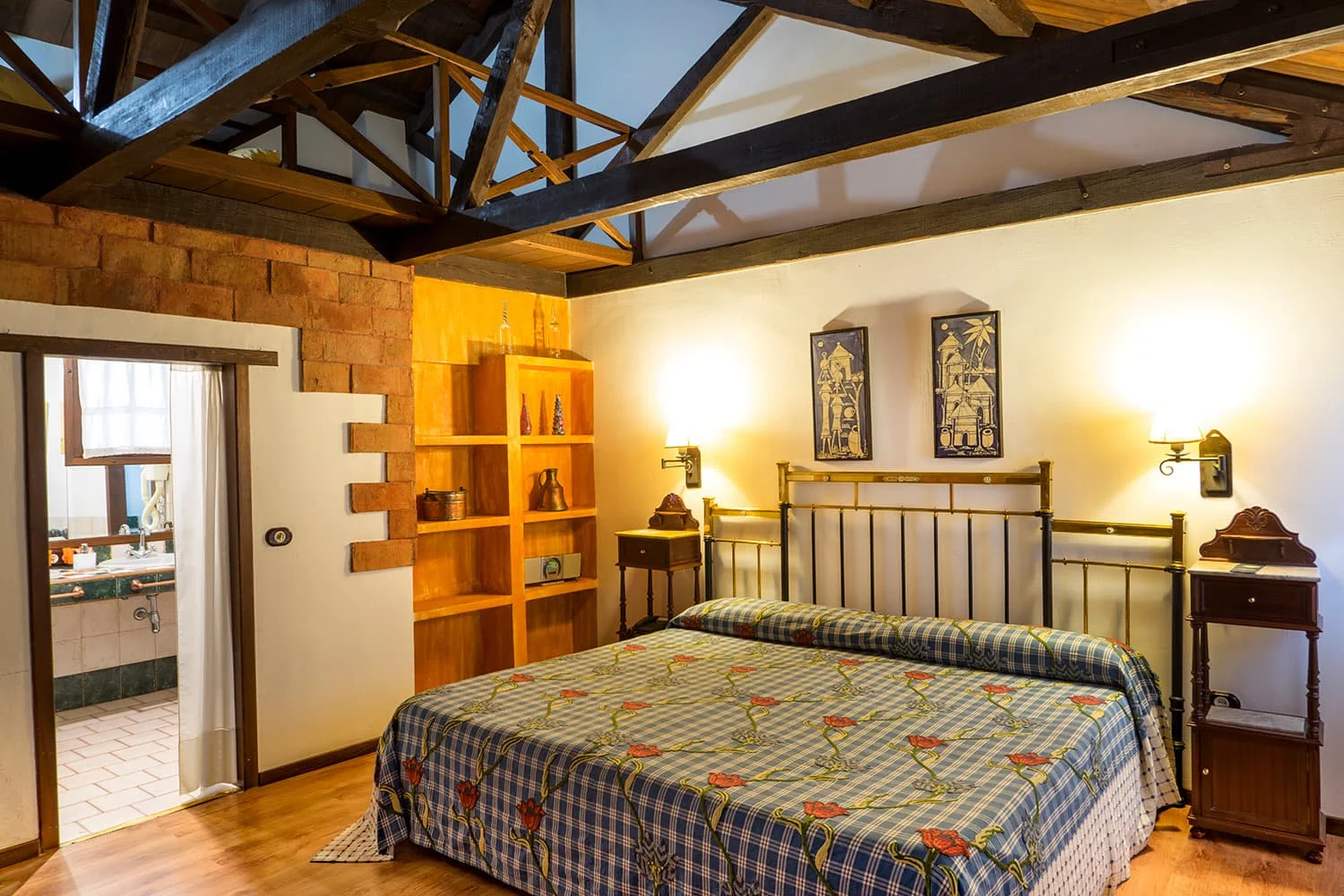 Habitación rústica del Hotel La Casa del Rector