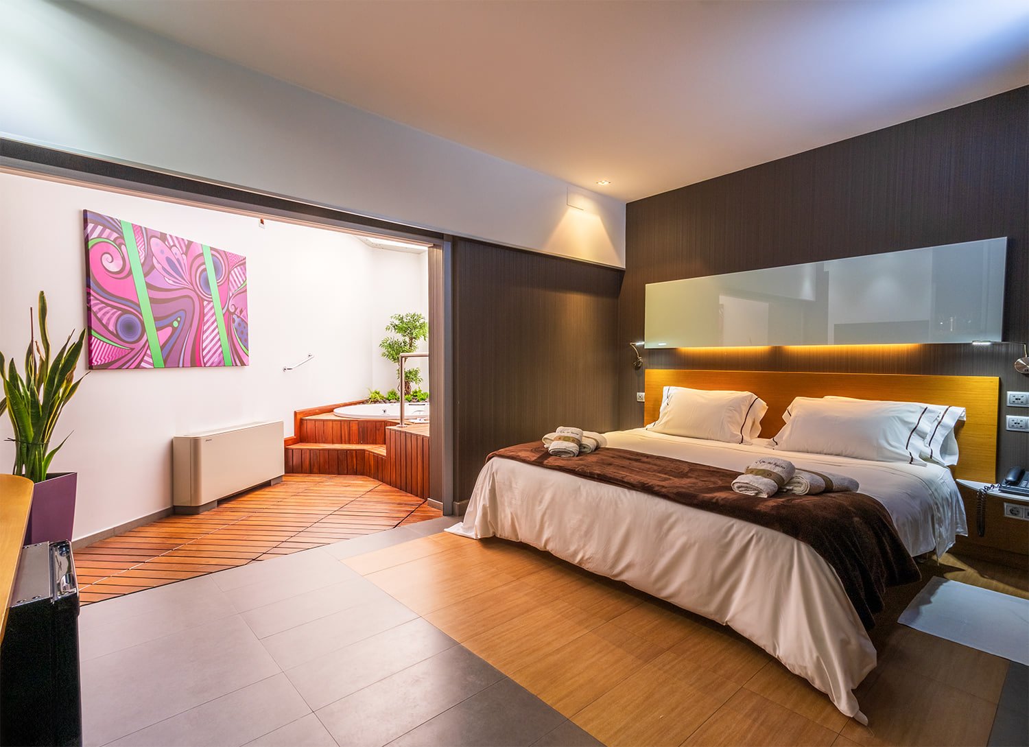 Habitación de hotel con Jacuzzi redondo