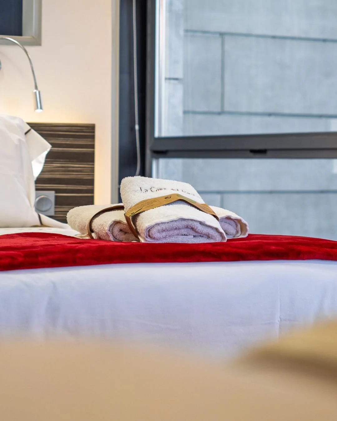 Jacuzzi privado, luz suave y cero interrupciones 😌

Nuestras suites y habitaciones deluxe son ideales para una escapada de invierno c&oacute;moda, &iacute;ntima y sin aglomeraciones.

Enero es el momento perfecto para disfrutarlo 🍷