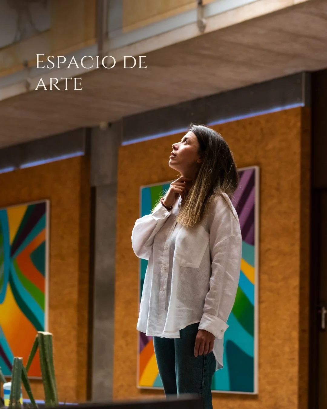 Descubre nuestro espacio de arte, pensado para inspirar y emocionar.

🖼️ Obras del artista @skountart en un recorrido lleno de estilos y sensaciones.
 ✨ Camina por nuestras galer&iacute;as y vive una experiencia cultural &uacute;nica durante tu esta