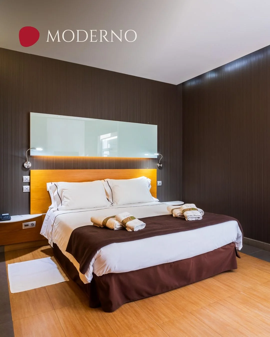 Descubre nuestras habitaciones de estilo moderno, donde la tecnolog&iacute;a avanzada y una est&eacute;tica sofisticada se combinan en perfecta armon&iacute;a ✨

Con espacios amplios y luminosos, jacuzzi privado y ducha efecto lluvia e infrarrojos, c