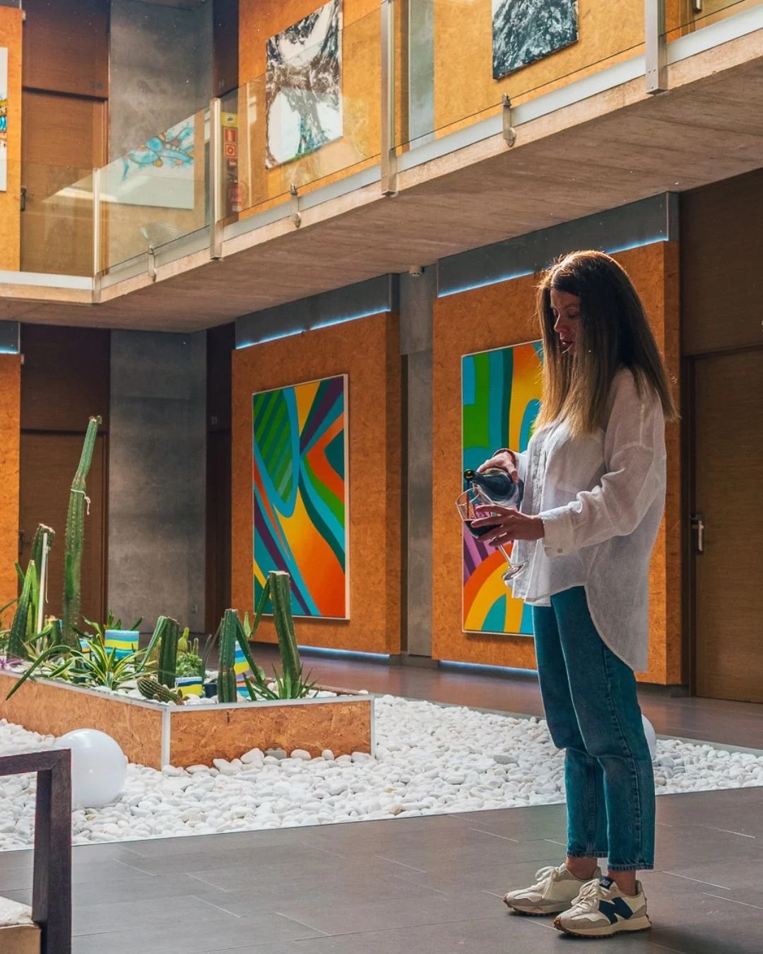 Siente el ambiente tranquilo, donde el arte, la naturaleza y el dise&ntilde;o se fusionan.

En La Casa del Rector, cada rinc&oacute;n est&aacute; pensado para que desconectes, disfrutes del presente y recargues energ&iacute;as.

✨ Un lugar donde siem