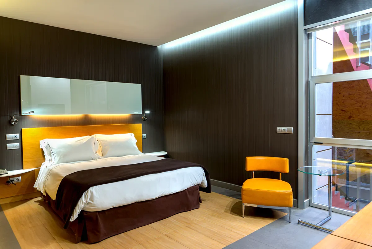 Habitación moderna en hotel con spa en Almagro