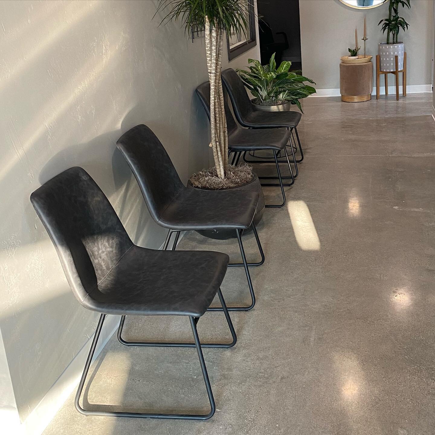 Loved seeing the hustle and bustle in the salon today! also enjoyed chatting (and not getting anything done 😂) with some of our salon owners about things to improve so they can have a better experience with us at Elysian Salon Suites. Some things pe