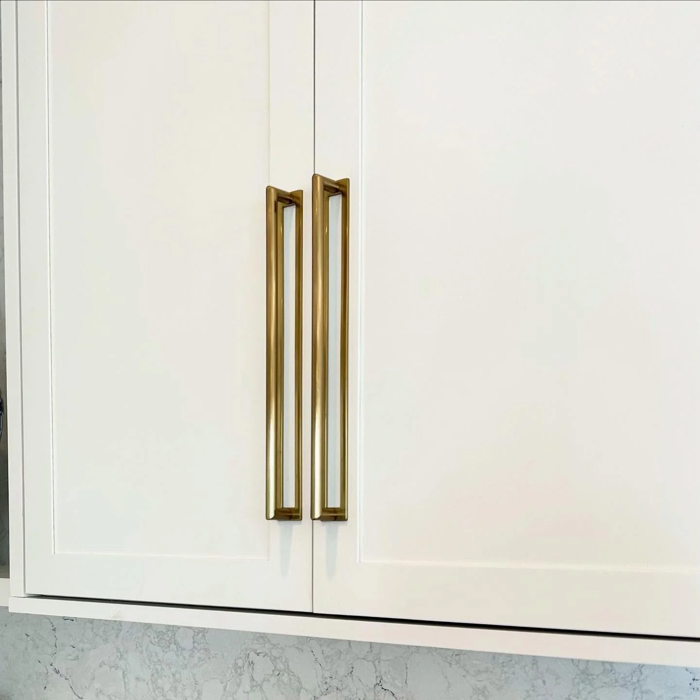 One of our favorite details is hardware! Often known as the jewelry to your cabinets. Picking the right size, pull, or knob can be a make or break design decision! Let us help you get it right! @topknobs is always our go to choice! 

#hardware #renov