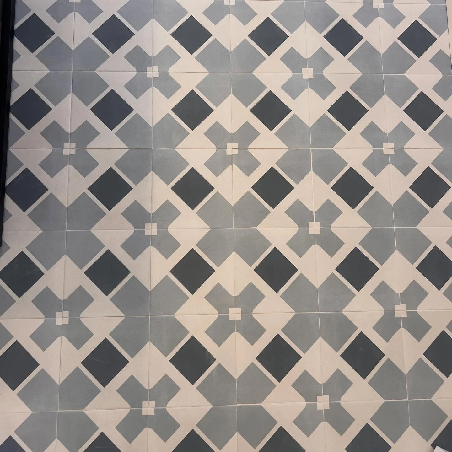 Picked a fun patterned floor tile for this little boys bathroom. We love how it turned out! 💙😍

#patterntile #tilefloor #bathroomremodel