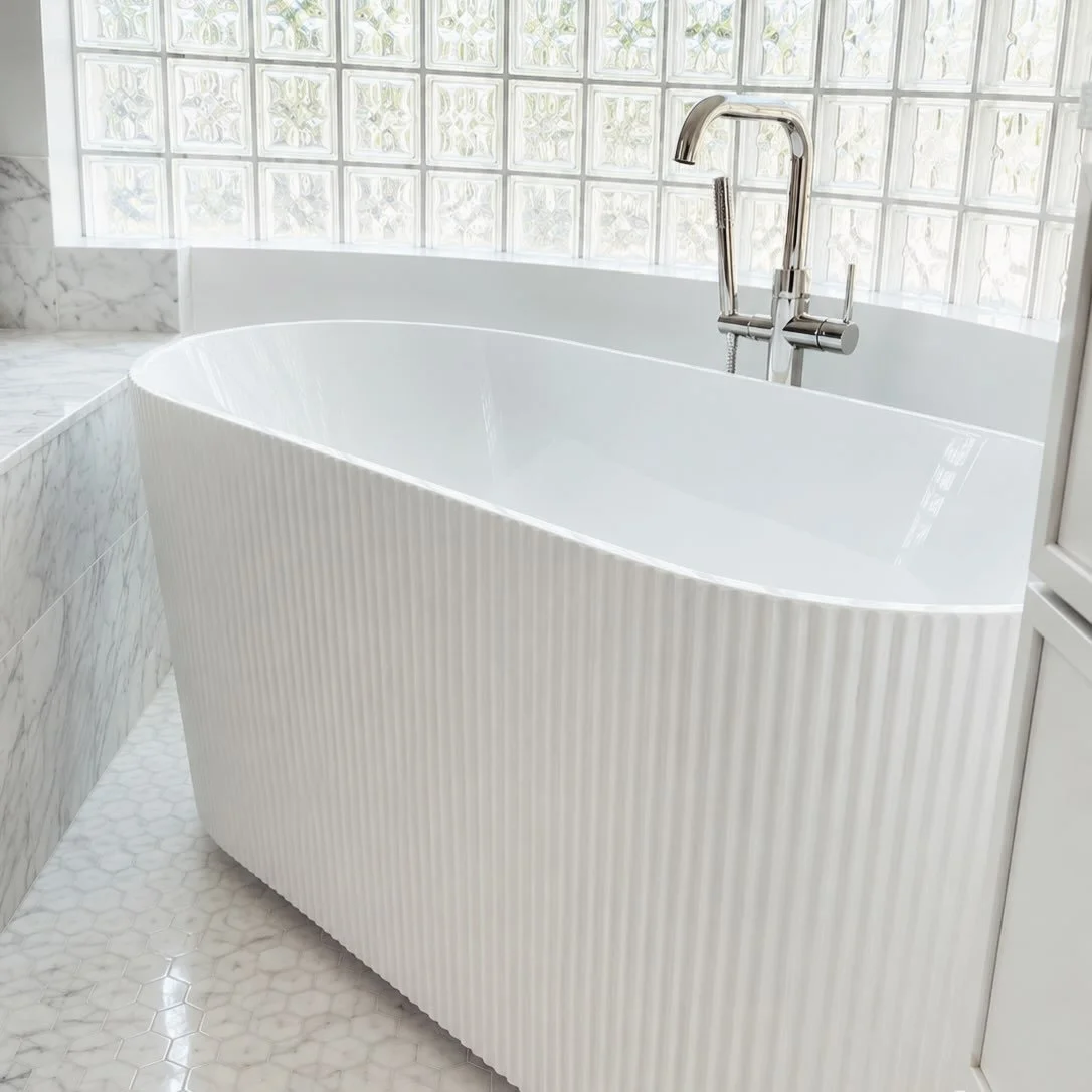 Traditional style embracing a touch of contemporary flair. ✨ Mixing styles is where the magic of design happens. 🛁

#swfldesigner #bathtubdesign #renivationdesign