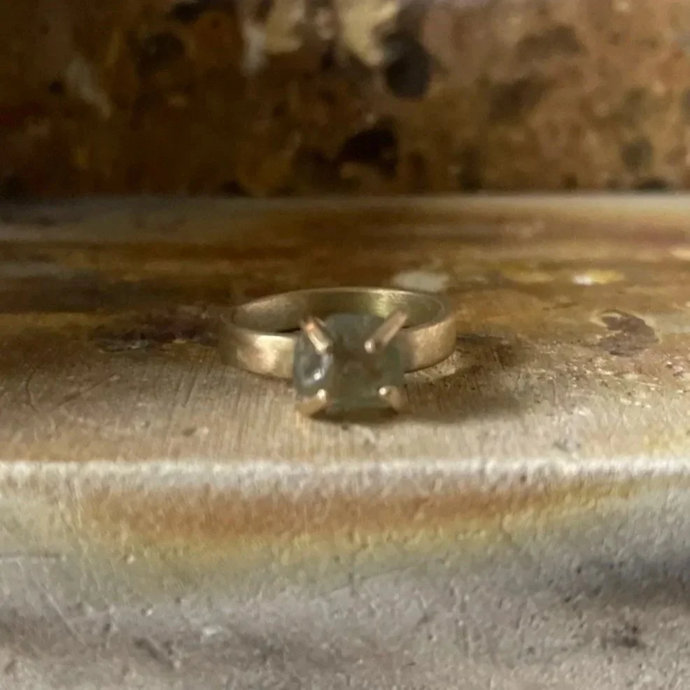 Ring in solid recycled gold with claw set rough sapphire