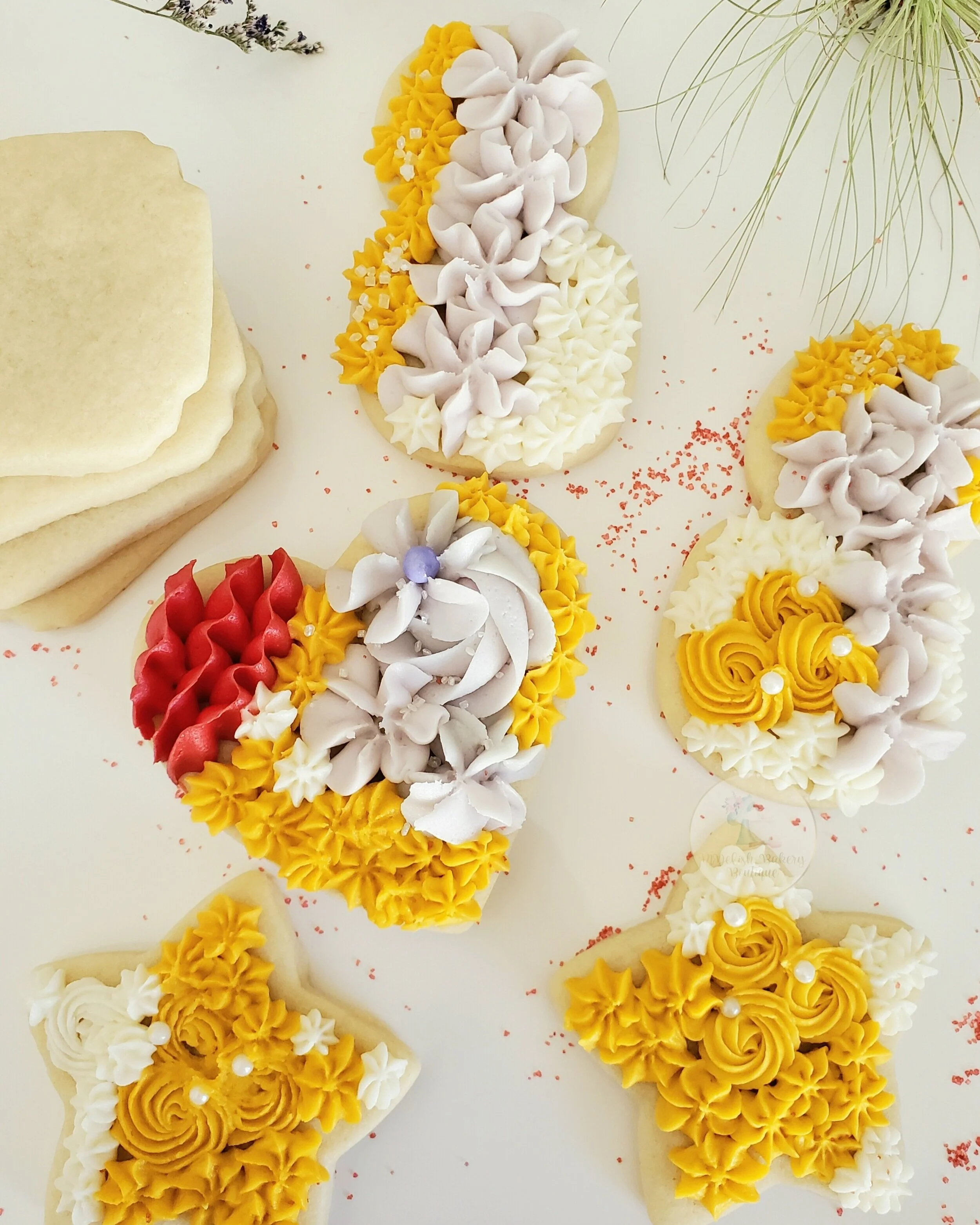 Custom Cakes & Desserts in Green Bay MDelish Bakery Boutique