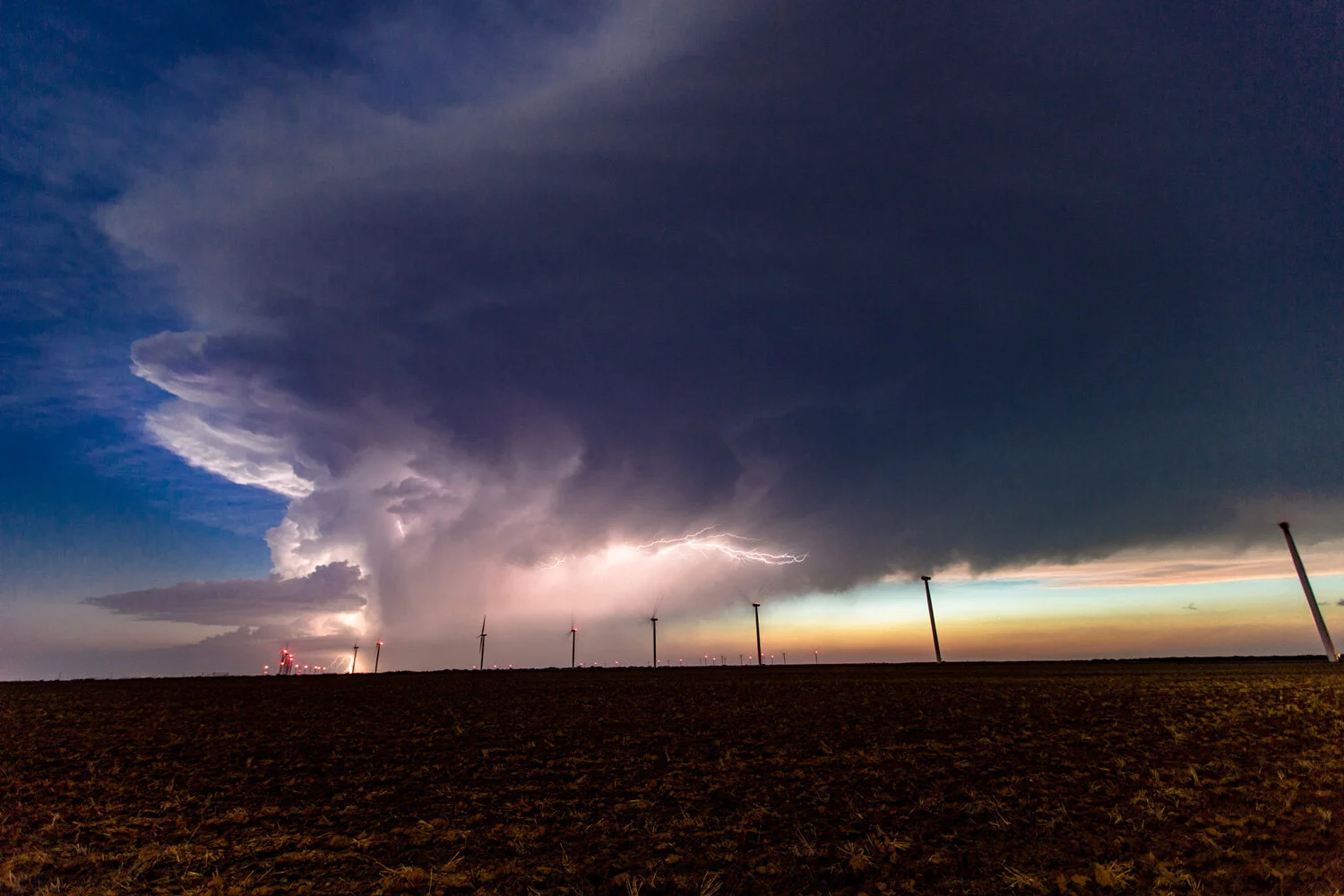 Stormchase_lightning_country-large.jpg