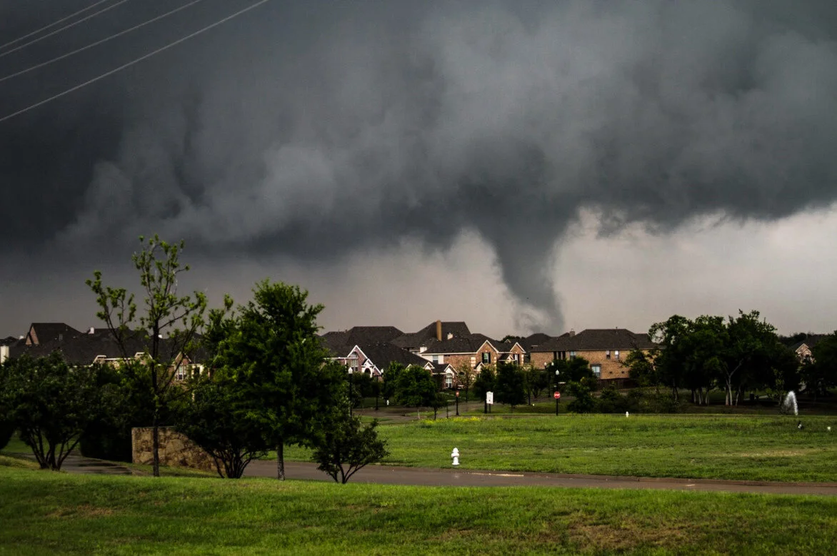 Stormchase_lightning_tornado.jpg