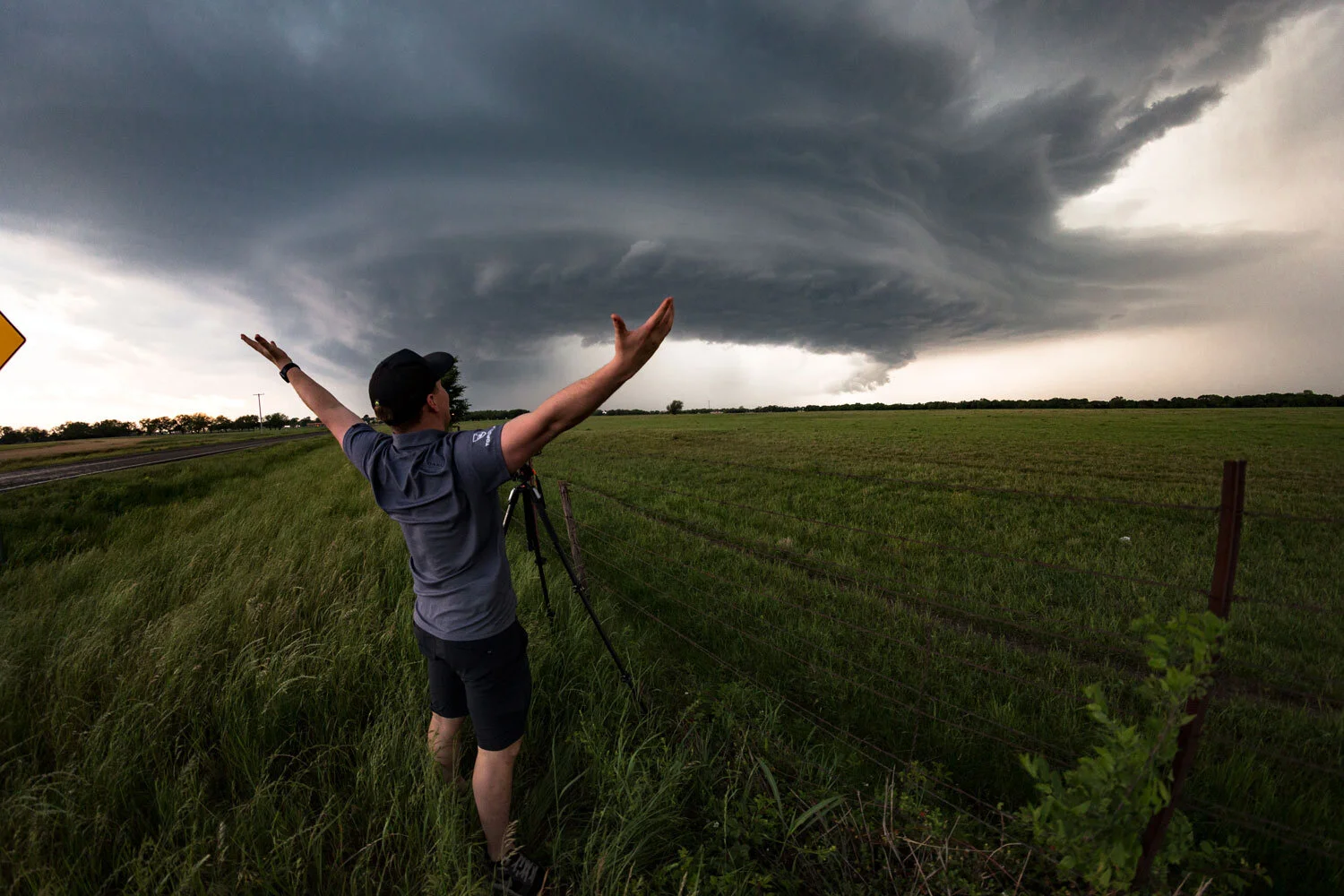 Stormchase_tornado_selfie-large.jpg
