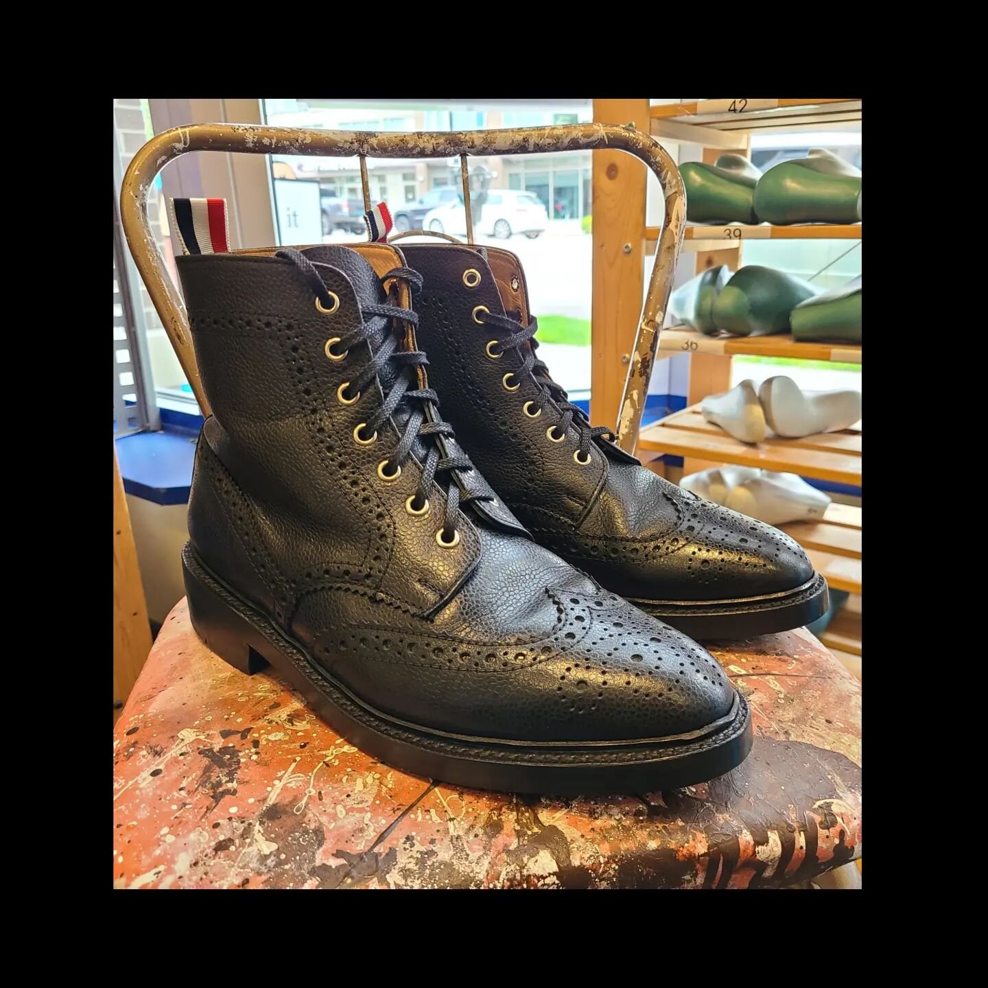 A complete resole on these @thombrowne boots. Such a cool and unique pair. Awesome pebble grained leather, double thick leather sole with a Topy Elisee Protection layer, signature pull tabs, metal toe plates and more! Such a cool pair. 

@thombrowne 
