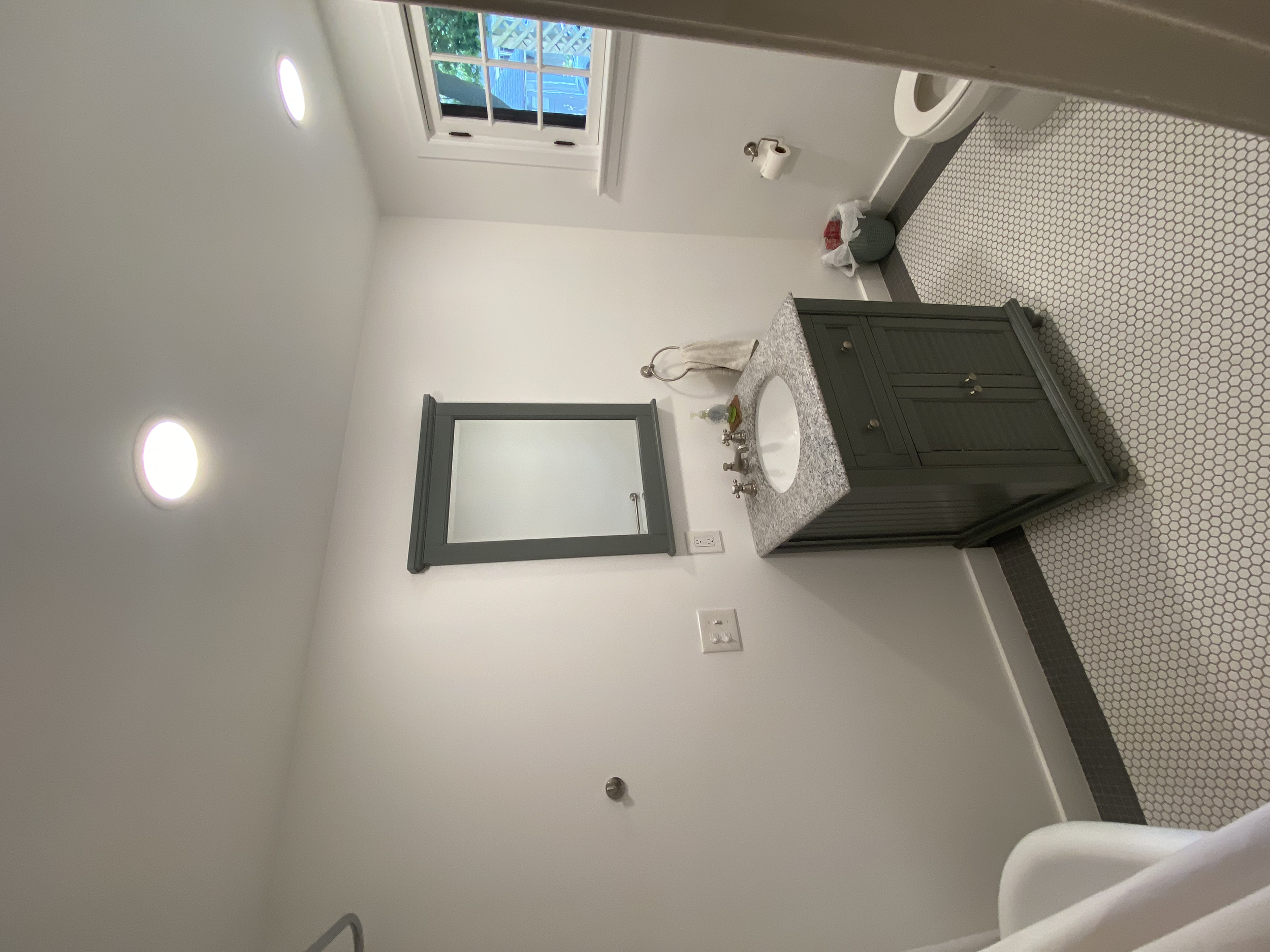 1st floor full bathroom