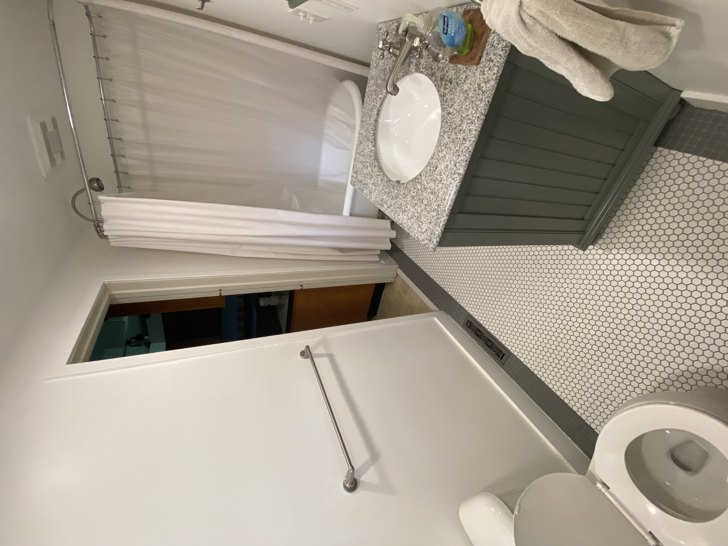 1st floor full bathroom