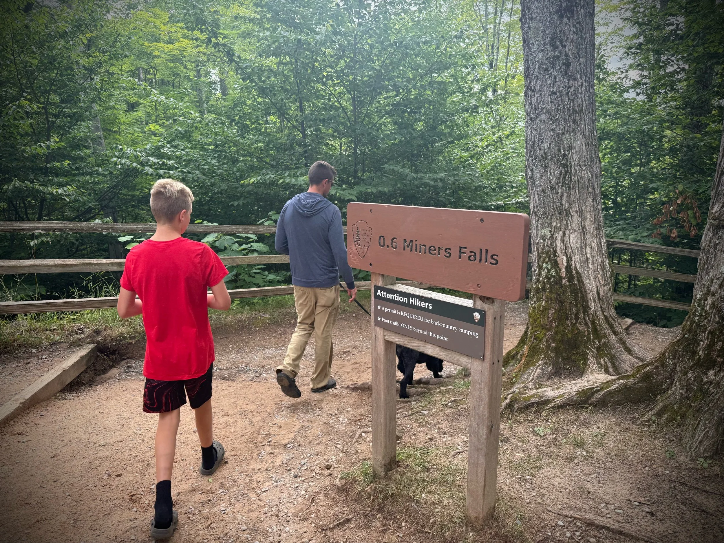 Trailhead &amp; Parking Lot 