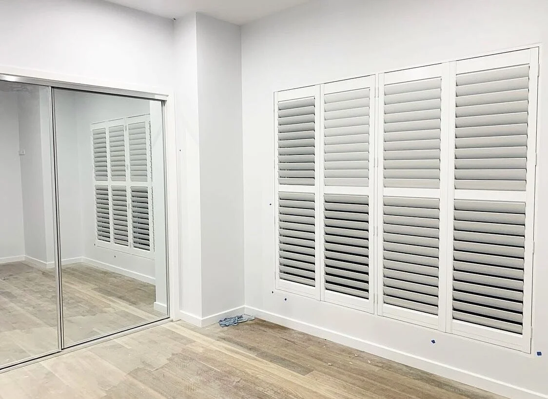 Plantation Shutters Razorback | White 
.
.
.
.
.
Socials: @pageonestudios 
#blinds #plantationshutters #awnings #homeowners #builders #newbuild #homerenovations #homeinterior #interiordesign #interiorstyling #windows #windowdressing #sydneyplantati