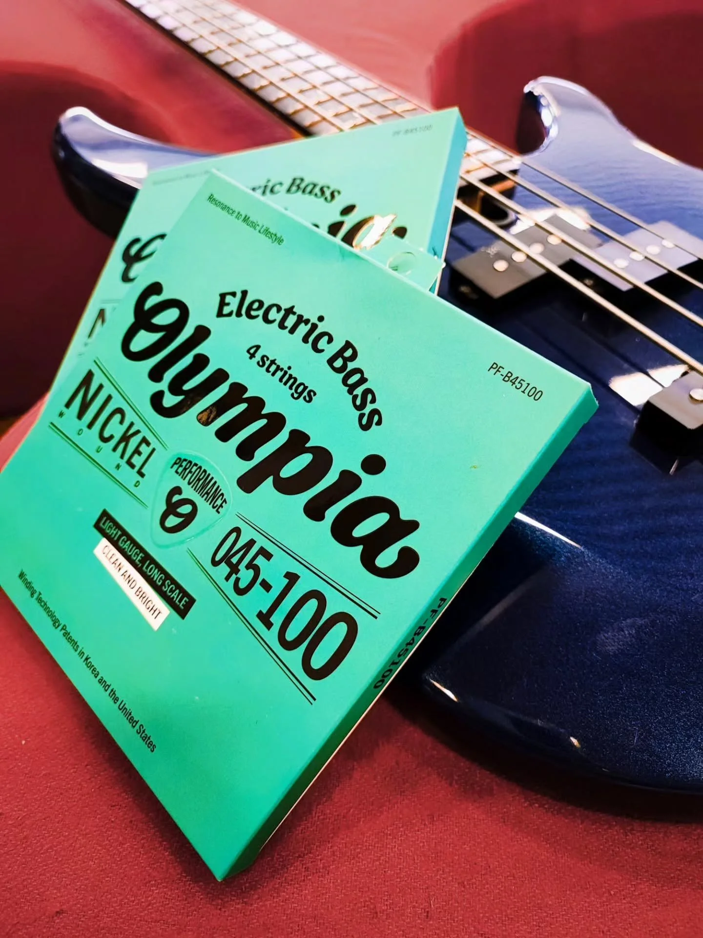 Senar olympia Electric Bass String Nickel Wound merupakan peningkatan yang andal untuk semua pengaturan bass 4 senar. Sebagai bagian dari Seri Performa Olympia, senar bass elektrik ini menghasilkan suara yang jernih dan artikulatif dengan sustain dan