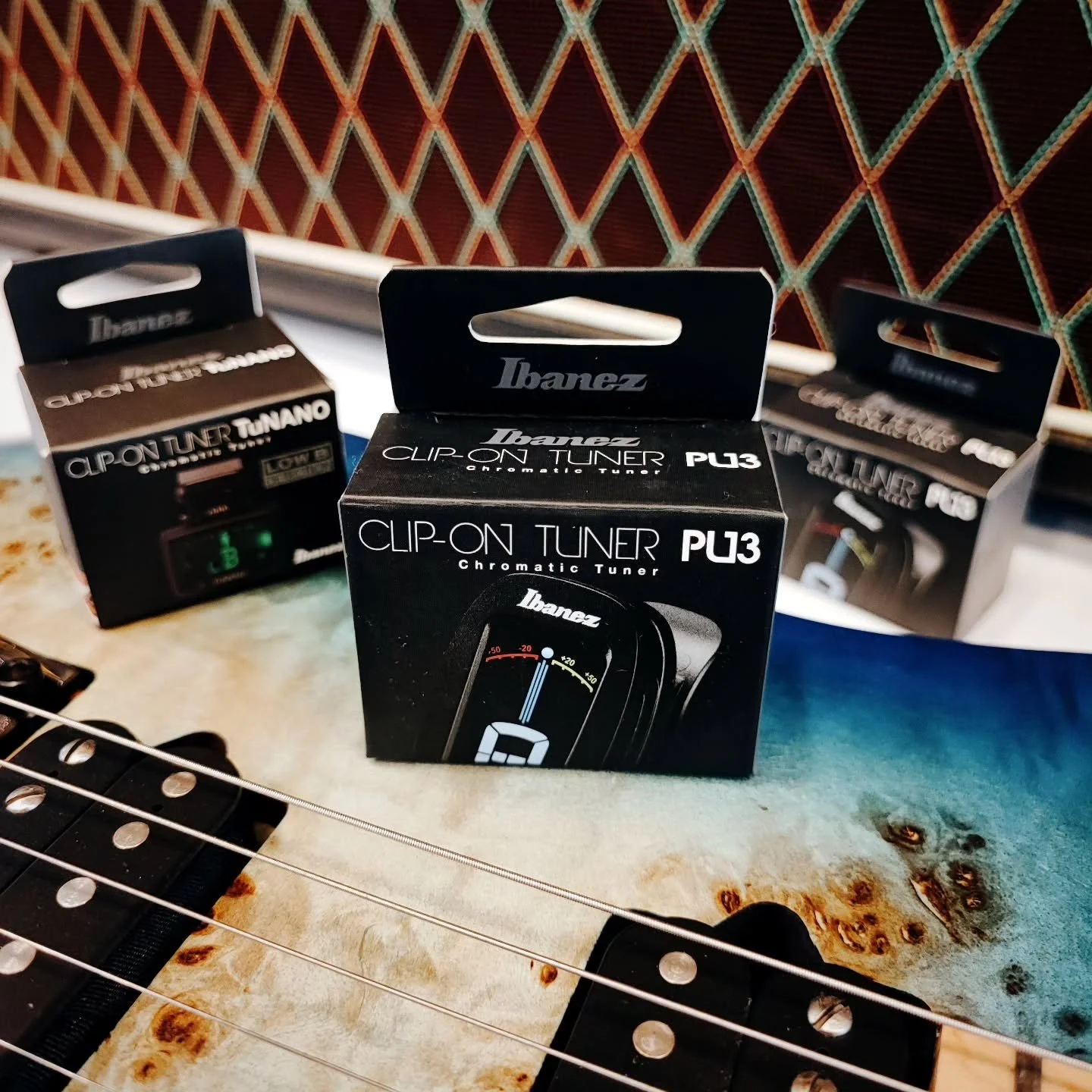 🚀 Tune Up, Ready to Play! Ibanez PU3 vs. Tunano
Dua Ibanez tuner, satu tujuan: Akurasi Tanpa Kompromi!

🔥 Clip-On Tuner PU3 &quot;The Clarity Choice&quot; Didesain untuk kejelasan. Jarum meter besar membuat proses tuning gitar lebih cepat dan intui