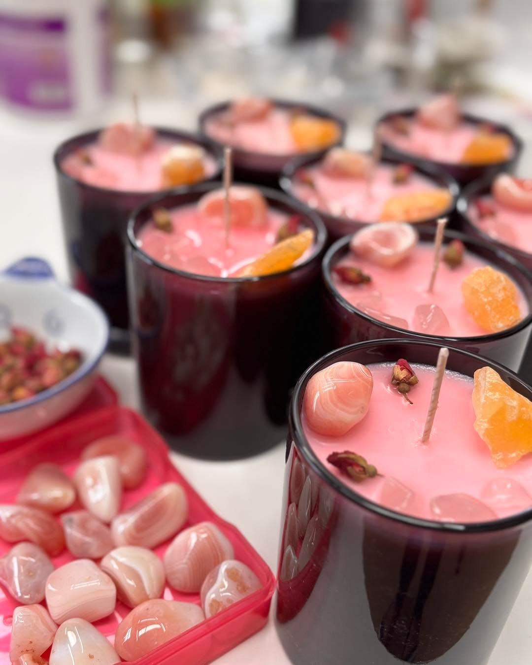 ✨ This is your sign to release what&rsquo;s been weighing on your heart ✨

Light the Heart Healing ritual candle and allow the ritual to hold space for forgiveness, healing and letting go.

With natural soy wax and topped with heart-healing crystals 