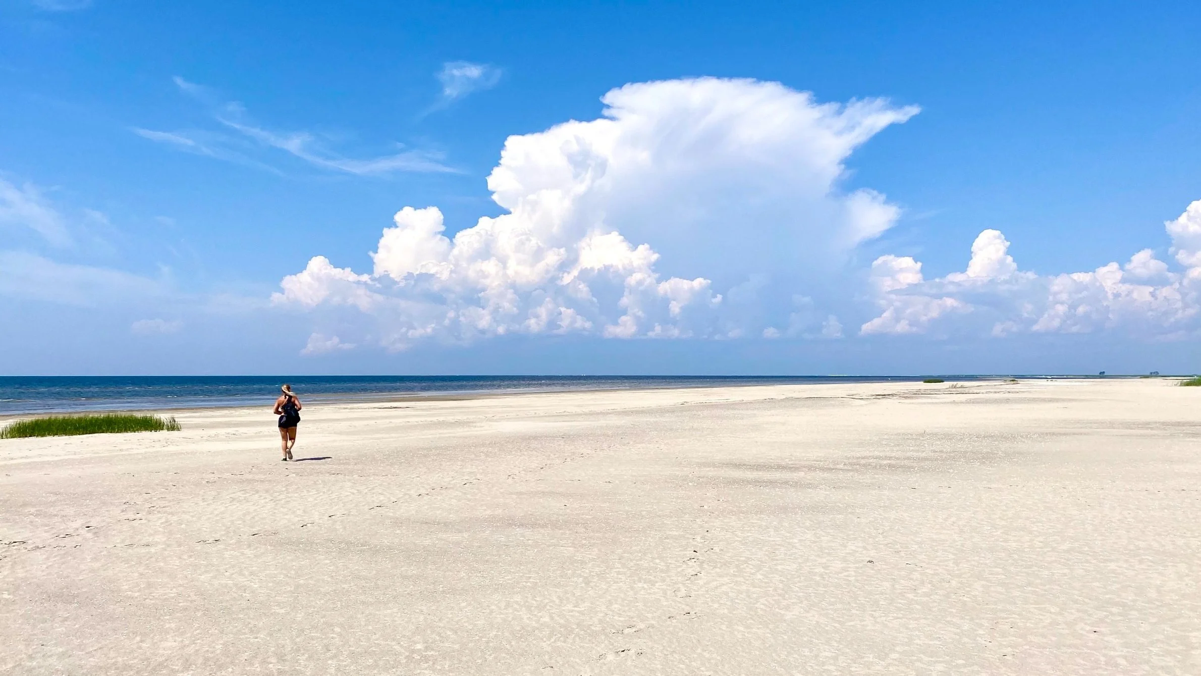 this Caribbean white sandy island is available during the heatwave... 