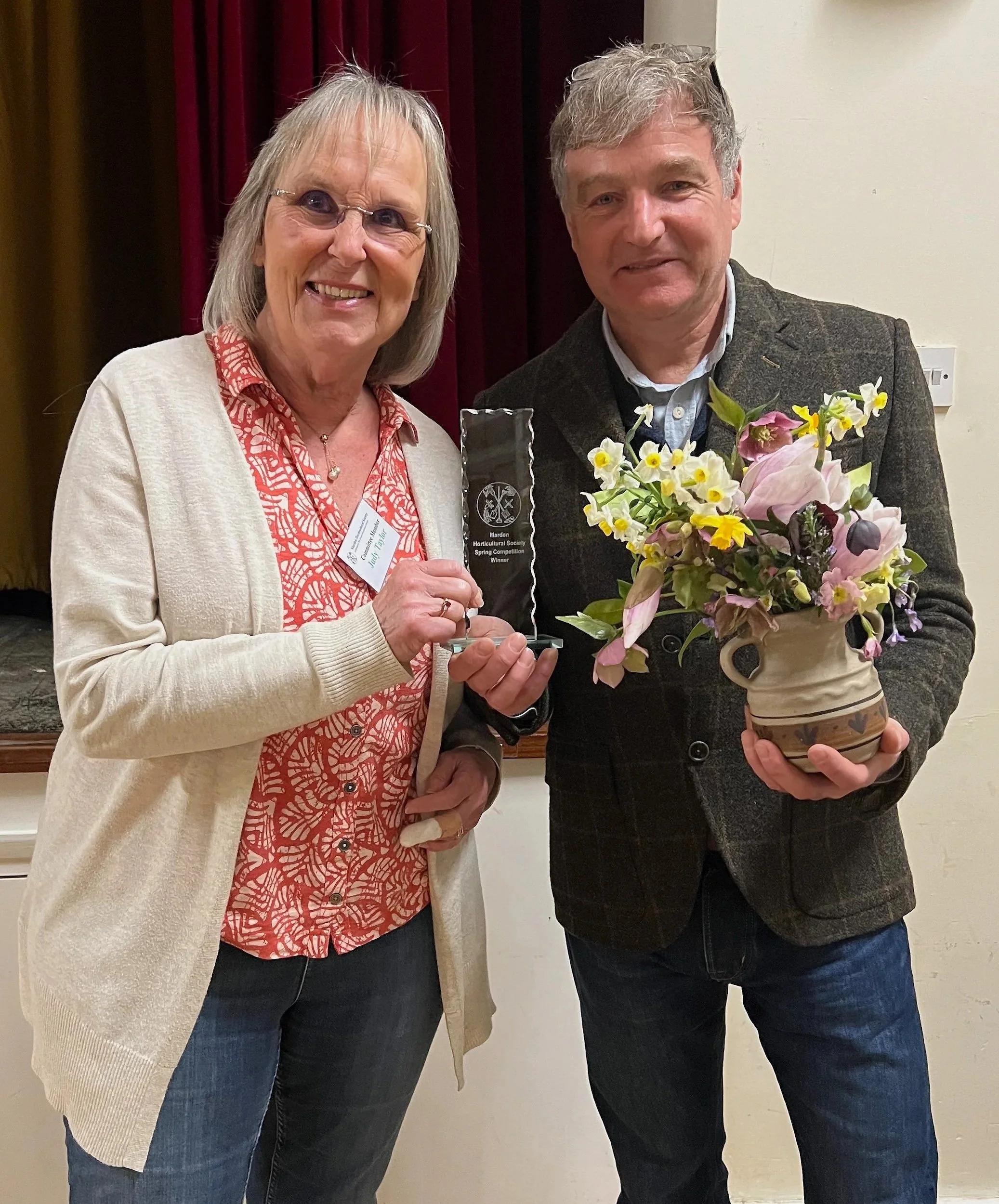 Chris Beardshaw presents Judy Taylor with the 1st Prize in the Vase of Spring Flowers Competition.
