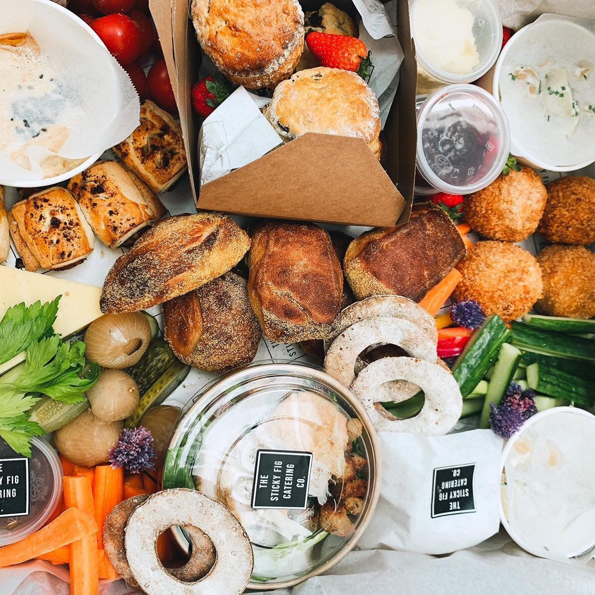 Our delicious picnic boxes are the perfect treat to enjoy in the sunshine or in your back garden. Brimming with homemade treats made from the team @sticky_fig_catering 

Sustainably packaged picnics using innovative food packaging made from recycled 