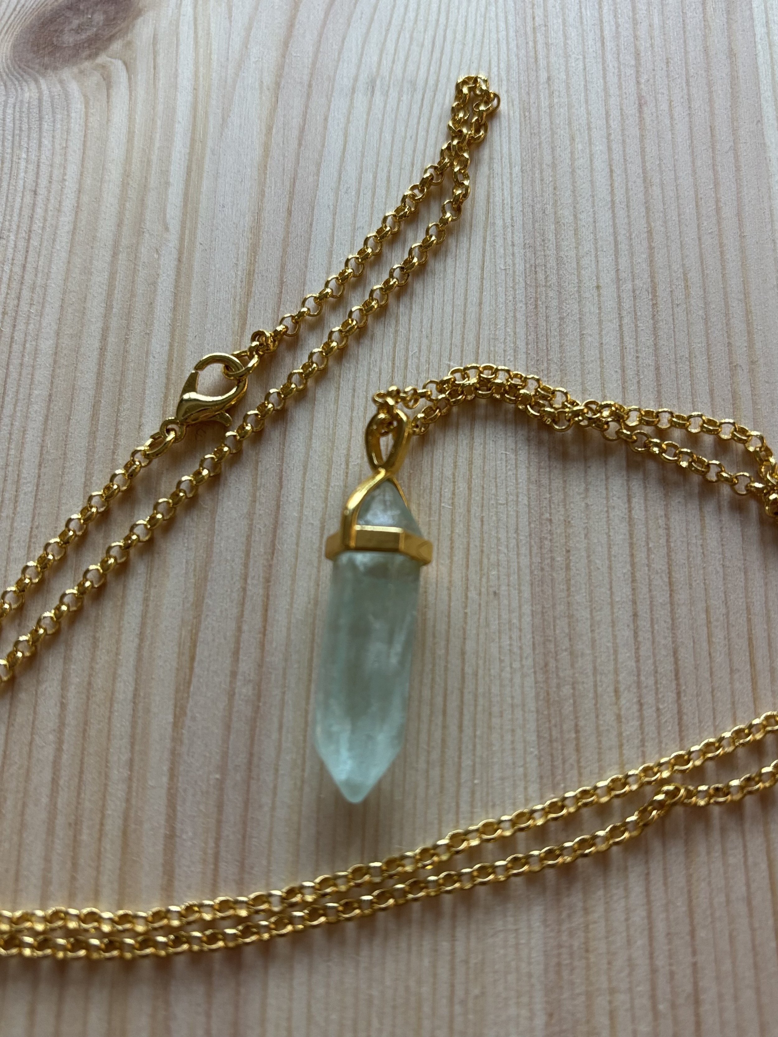 Vihreä Fluoriitti - bullet kiviriipus