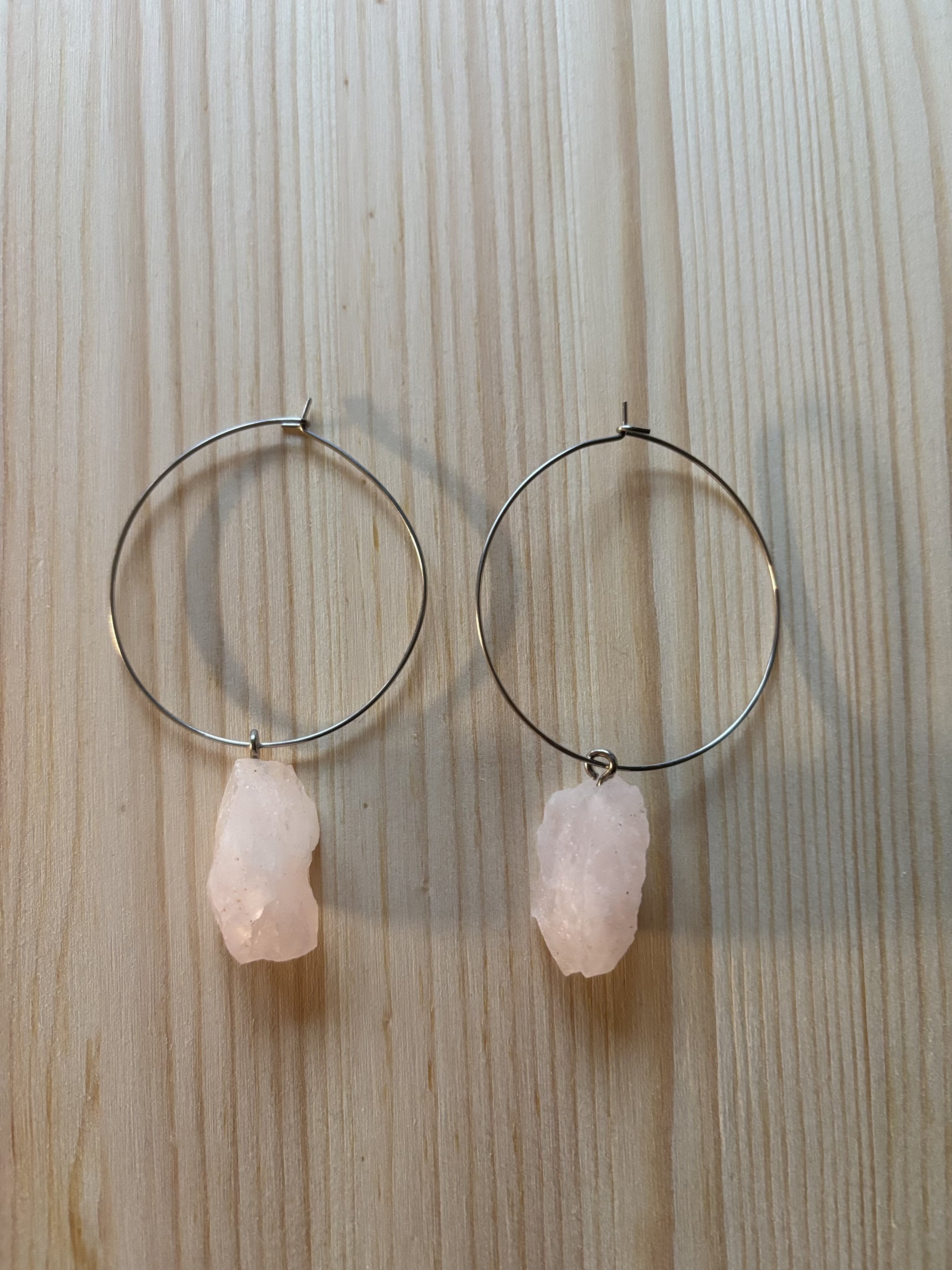 Ruusukvartsi - korvakorut