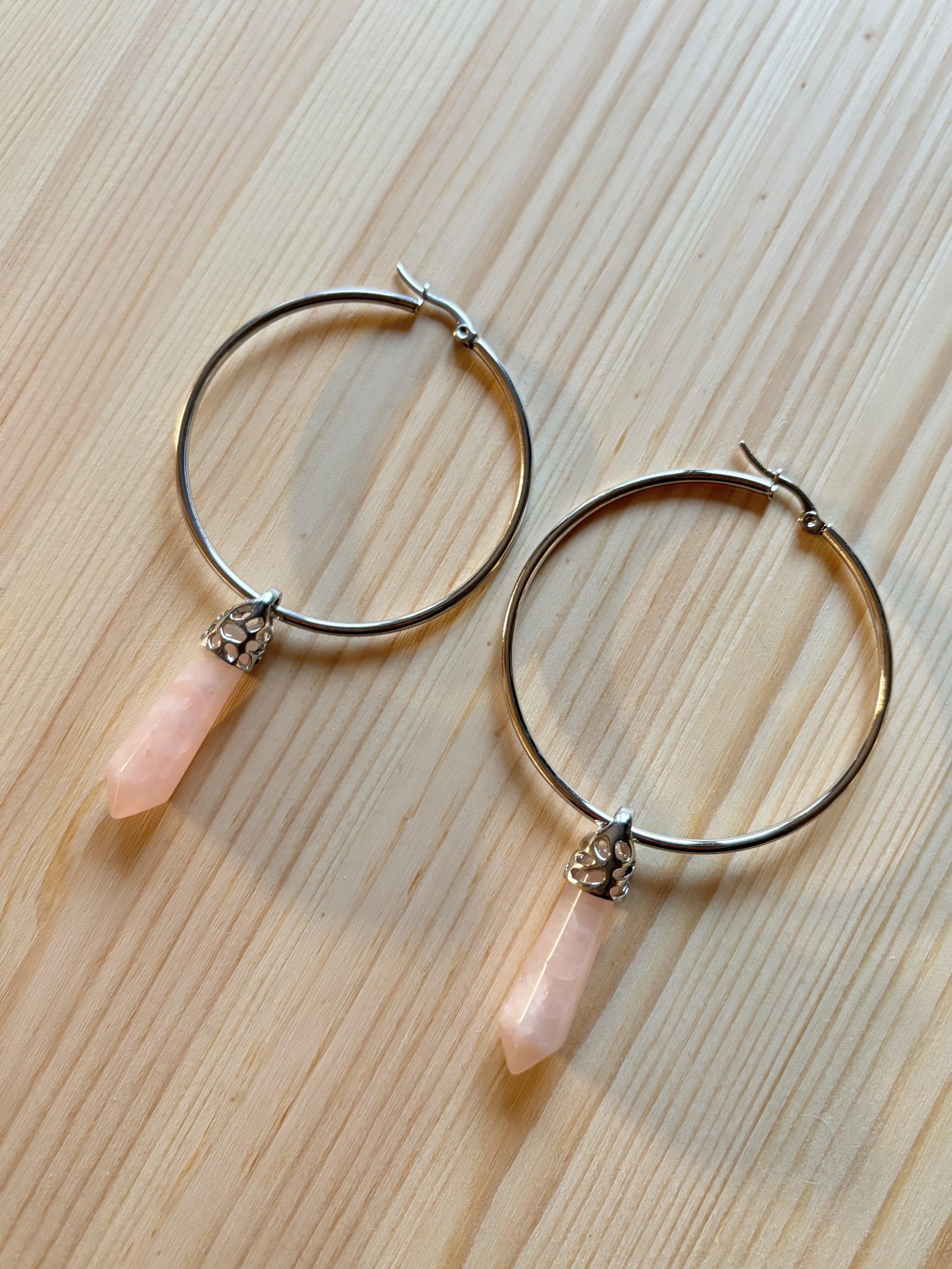 Ruusukvarsi korvakorut isolla renkaalla