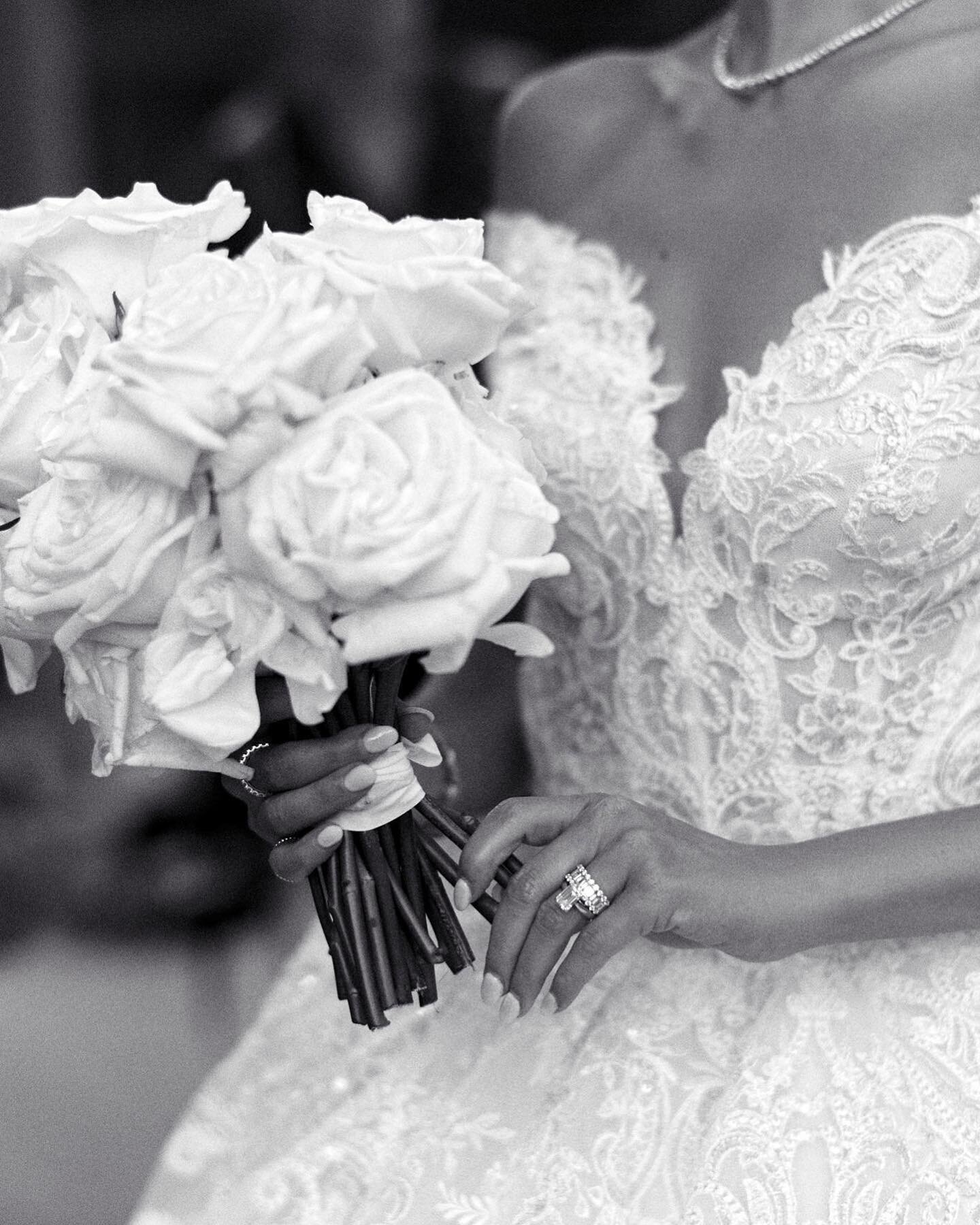 A moment of bridal elegance captured by @linasdambrauskas ✨