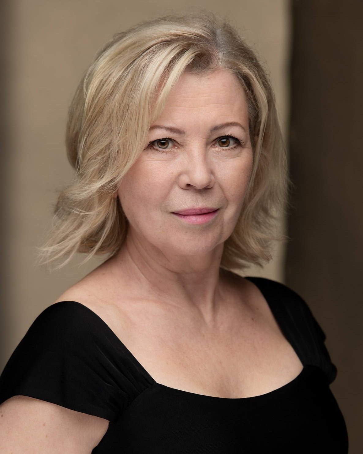 catriona macrea-gibson actor headshot bristol